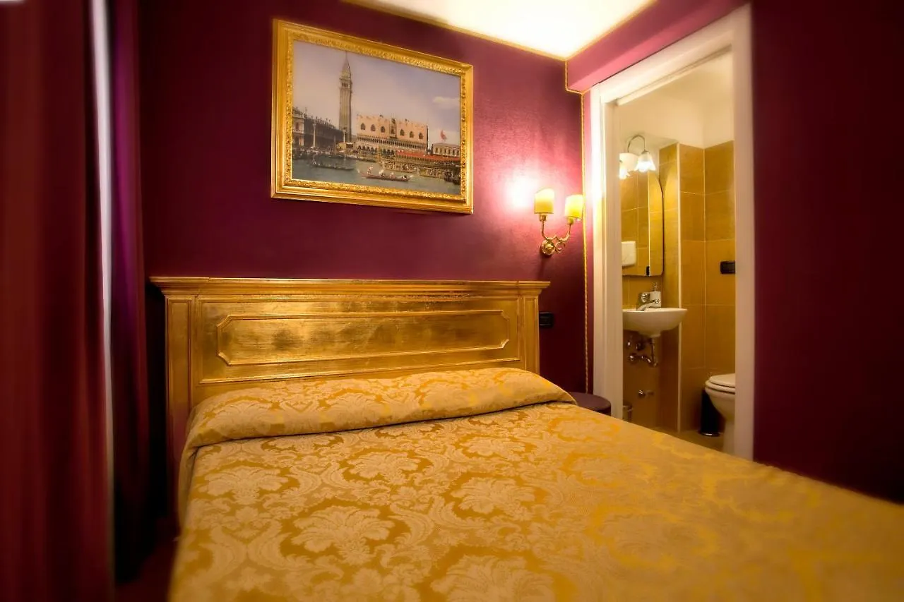 Hotel Noemi Venice 3*,